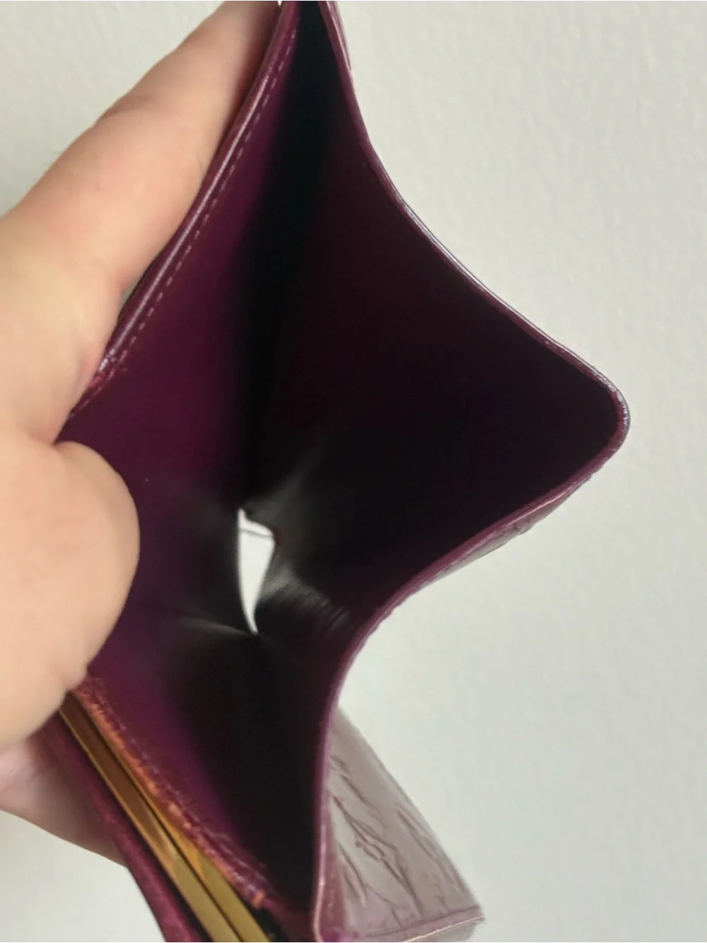 Authentic Louis Vuitton Monogram Vernis kisslock Wallet Burgundy